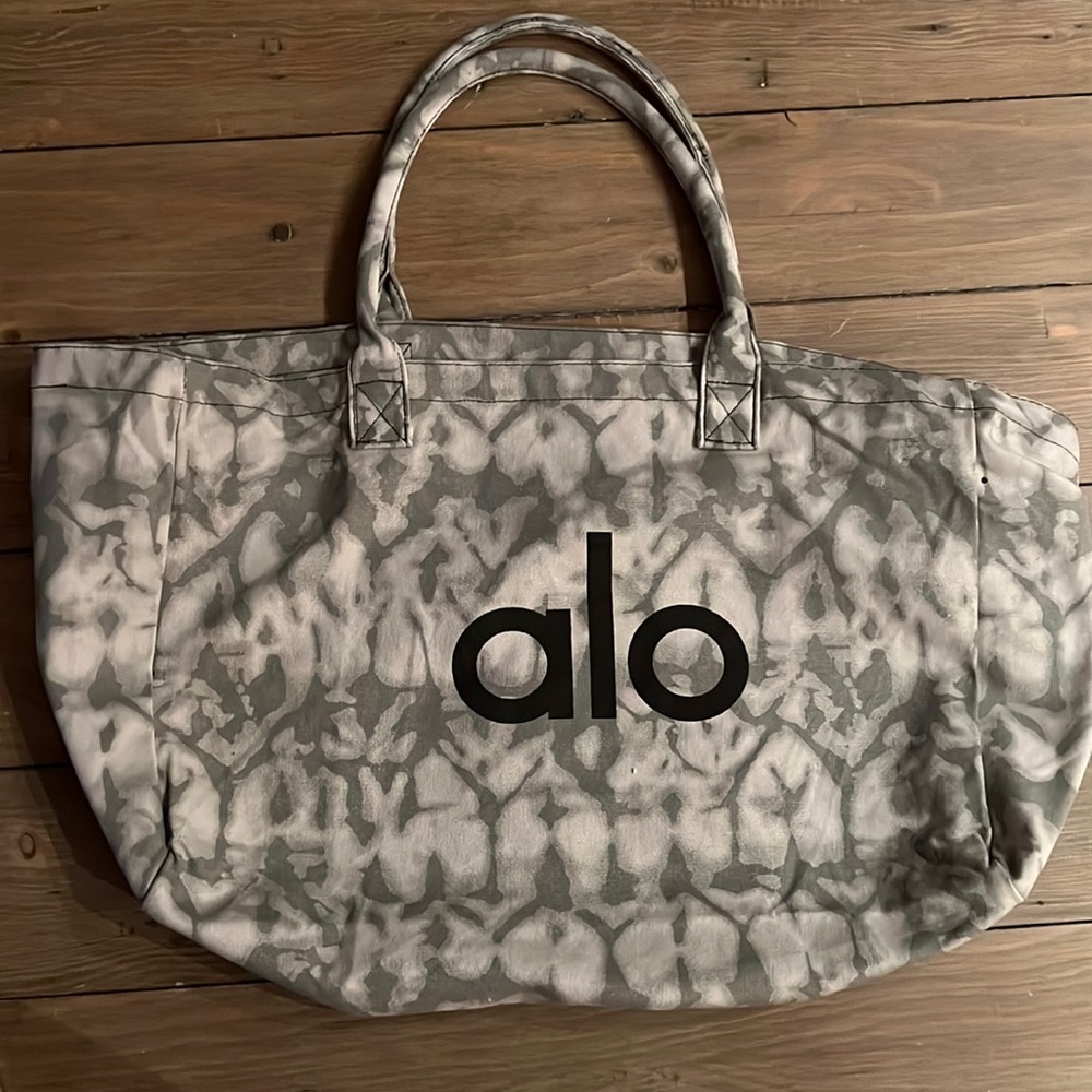 Alo Yoga | NWOT Gym bag.